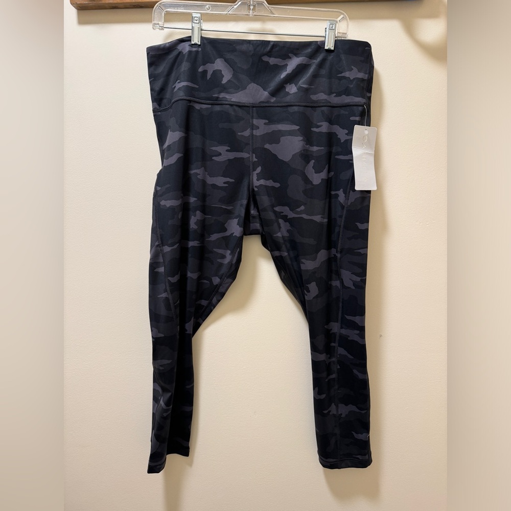 NWT Athleta Camo Ultimate Stash Pocket 7/8 Tight Size 2X